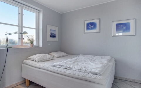 Nantje - 125M from the Sea: Camera Da Letto, Letto, Pavimento, Bedding, Lenzuolo, Pavimentazione, Biancheria, Soffitto, Telaio Del Letto, Camera
