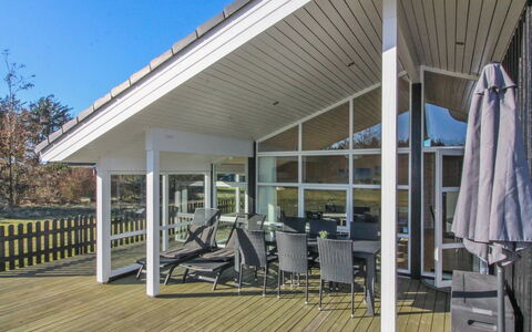 Nynke - 600M from the Sea: Tetto, Casa, Lotto, Casa, Villetta, Estate, Edifici Giardino, Shade, Log Cabin, Landscaping