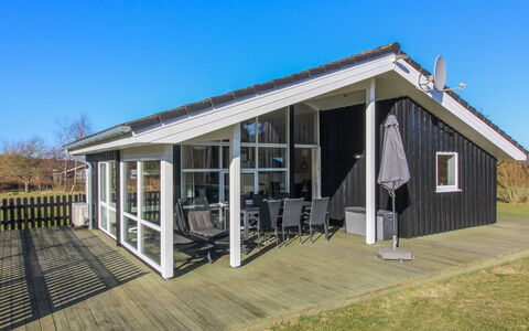 Nynke - 600M from the Sea: Tetto, Casa, Lotto, Casa, Villetta, Estate, Edifici Giardino, Shade, Log Cabin, Landscaping