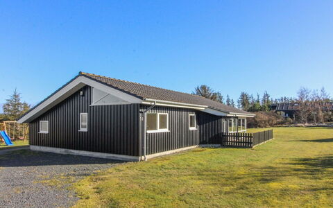 Nynke - 600M from the Sea: Tetto, Casa, Lotto, Casa, Villetta, Estate, Edifici Giardino, Shade, Log Cabin, Landscaping