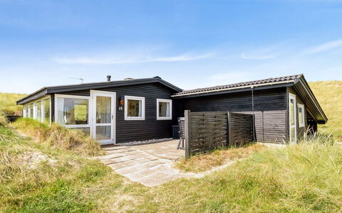 Fromer - 50M from the Sea: Costruzione, Casa, Finestra, Casa, Tetto, Zona Residenziale, Arbusto, Villetta, Lotto
