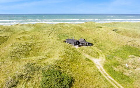 Fromer - 50M from the Sea: Costruzione, Casa, Finestra, Casa, Tetto, Zona Residenziale, Arbusto, Villetta, Lotto
