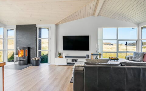 Ingela - 350M from the Sea: Pavimentazione, Interior Design, Legna, Mobilia, Pavimento, Soffitto, Pavimento In Legno, Divano, Soggiorno, Casa