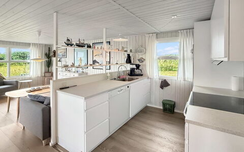 Steffenie - 400M from the Sea: Legna, Cucina, Interior Design, Pavimentazione, Mobilia, Soffitto, Pavimento, Controsoffitto, Cabinetry, Pavimento In Legno
