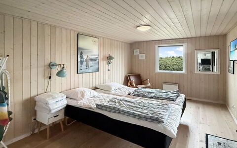 Steffenie - 400M from the Sea: Legna, Camera Da Letto, Interior Design, Pavimento, Letto, Pavimentazione, Soffitto, Mobilia, Lenzuolo, Bedding