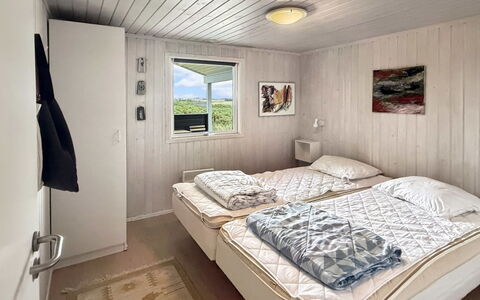 Steffenie - 400M from the Sea: Legna, Casa, Camera Da Letto, Letto, Telaio Del Letto, Bedding, Design, Latifoglie, Lenzuolo, Illuminazione Diurna
