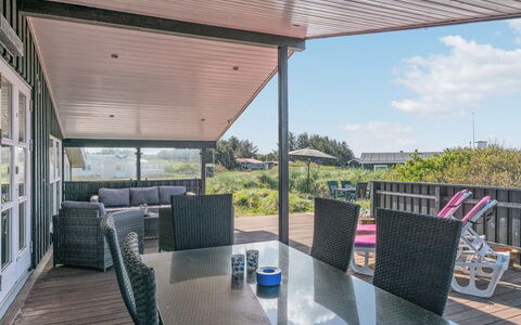 Bertil - 400M from the Sea: Legna, Portico, Mobilia, Soffitto, Deck, Pavimento, Shade, Mobili Da Esterno, Porta, Struttura Esterna
