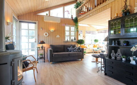 Bjari - 850M from the Sea: Zona Residenziale, Tetto, Sobborgo, Driveway, Estate, Camino