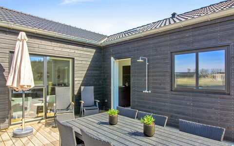 Ambra - 950M from the Sea: Tetto, Casa, Porta, Villetta, Shade, Raccordo, Cortile, Estate, Backyard