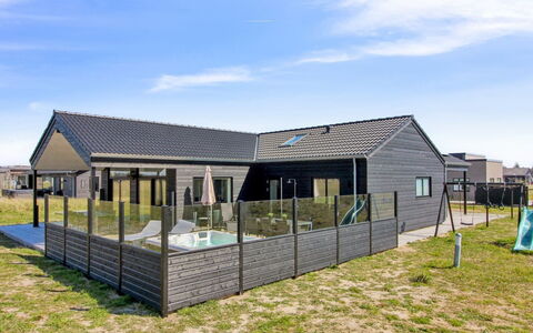 Ambra - 950M from the Sea: Tetto, Casa, Porta, Villetta, Shade, Raccordo, Cortile, Estate, Backyard