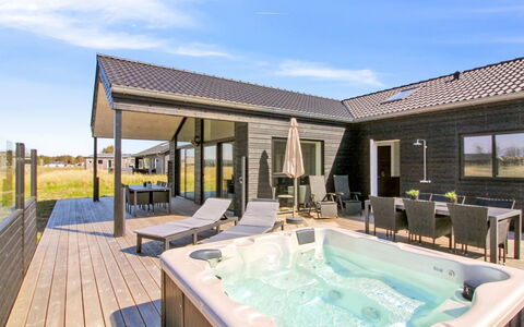 Ambra - 950M from the Sea: Tetto, Casa, Porta, Villetta, Shade, Raccordo, Cortile, Estate, Backyard