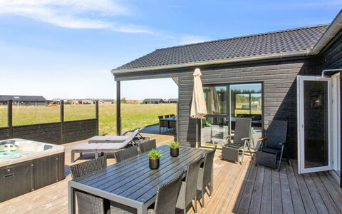 Ambra - 950M from the Sea: Tetto, Casa, Porta, Villetta, Shade, Raccordo, Cortile, Estate, Backyard