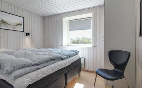 Minza - 250M from the Sea: Camera Da Letto, Lenzuolo, Soffitto, Letto, Bedding, Pavimento, Telaio Del Letto, Biancheria, Materasso