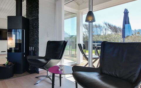 Minza - 250M from the Sea: Mobilia, Interior Design, Pavimentazione, Pavimento, Soggiorno, Casa, Sedia, Illuminazione, Camera, Pavimento In Legno