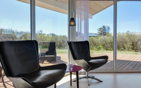 Minza - 250M from the Sea: Mobilia, Interior Design, Pavimentazione, Pavimento, Sedia, Casa, Bicchiere, Soggiorno, Pavimento In Legno, Soffitto