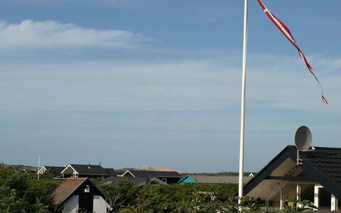 Minza - 250M from the Sea: Cielo, Bandiera, Pole