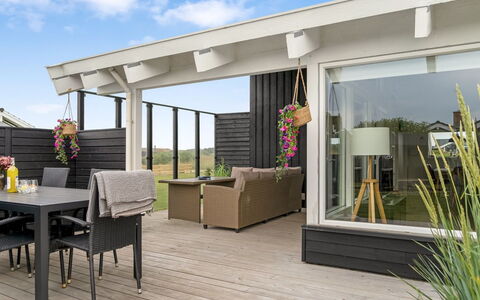 Crista - 500M from the Sea: Soffitto, Pavimentazione, Interior Design, Pavimento, Materiale Composito, Mobilia, Ricorrere, Hotel, Design, Illuminazione Diurna