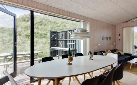 Mikkel - 300M from the Sea: Legna, Pavimentazione, Interior Design, Pavimento, Soffitto, Mobilia, Pavimento In Legno, Cucina & Sala Da Pranzo Tavolo, Latifoglie, Sala Da Pranzo