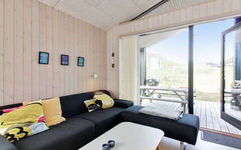 Mikkel - 300M from the Sea: Interior Design, Divano, Camera, Soggiorno, Soffitto, Tavolino Da Caffè, Sedia, Latifoglie, Inverno