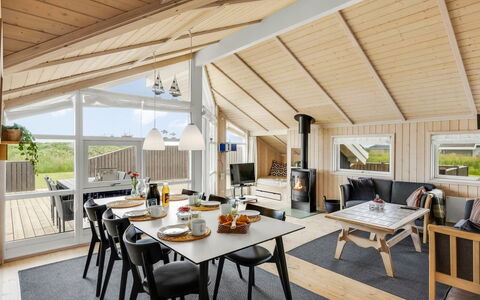 Kiran - 200M from the Sea: Legna, Villetta, Casa, Shade, Latifoglie, Raccordo, Portico, Edifici Giardino, Deck, Legname