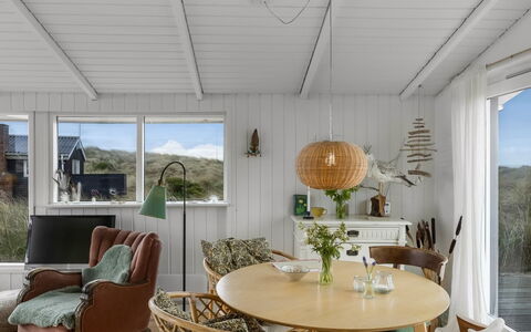 Anissa - 100M from the Sea: Mobilia, Soffitto, Materiali Naturali, Sedia, Cucina & Sala Da Pranzo Tavolo, Design, Latifoglie, Pianta Della Casa, Sala Da Pranzo, Plank