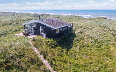Anissa - 100M from the Sea
