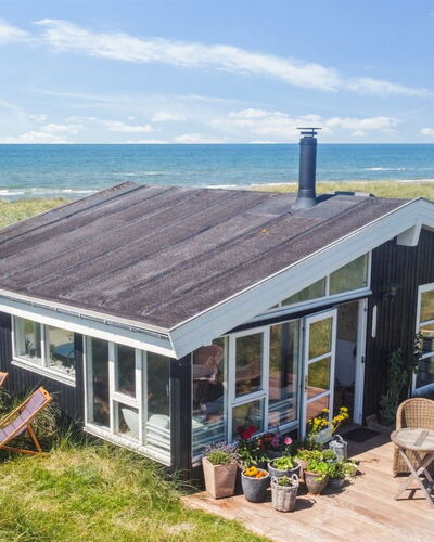 Anissa - 100M from the Sea