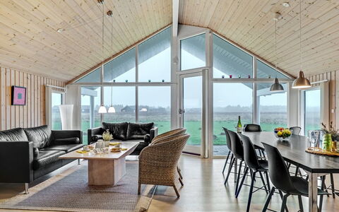 Mattis - 650M from the Sea: Casa, Soffitto, Tetto, Villetta, Portico, Raccordo, Cucina & Sala Da Pranzo Tavolo, Sedia, Estate, Lampada