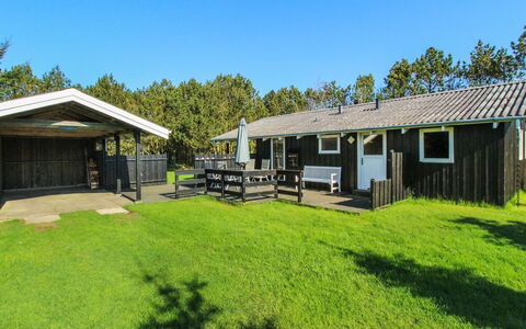 Conradine - 500M from the Sea: Zona Residenziale, Tetto, Sobborgo, Driveway, Estate, Camino