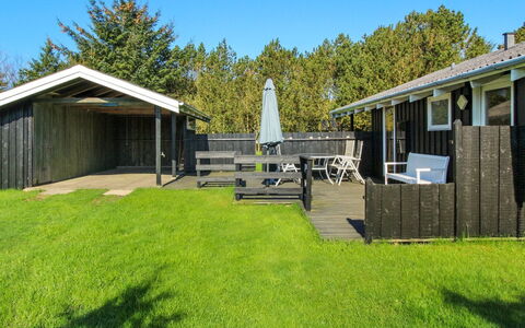 Conradine - 500M from the Sea: Zona Residenziale, Tetto, Sobborgo, Driveway, Estate, Camino