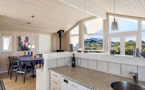 Söhnke - 400M from the Sea: Legna, Interior Design, Pavimentazione, Soffitto, Pavimento, Mobilia, Controsoffitto, Cucina, Casa, Camera
