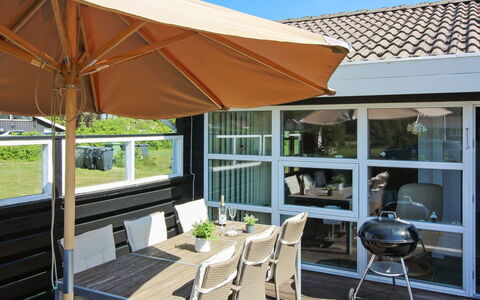 Awarth - 500M from the Sea: Legna, Casa, Villetta, Casa, Tetto, Area Rurale, Raccordo, Log Cabin, Edifici Giardino, Latifoglie