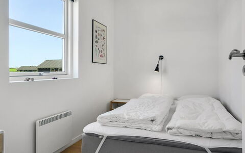 Sinica - 1.4Km from the Sea: Parete, Soffitto, Interior Design, Camera Da Letto, Pavimento, Letto, Pavimentazione, Casa, Bedding, Camera