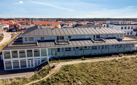 Britta - 100M from the Sea: Legna, Casa, Villetta, Casa, Tetto, Area Rurale, Raccordo, Log Cabin, Edifici Giardino, Latifoglie
