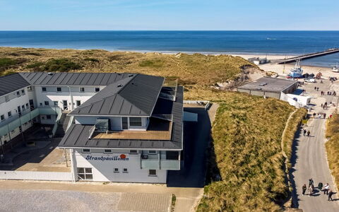 Britta - 100M from the Sea: Legna, Casa, Villetta, Casa, Tetto, Area Rurale, Raccordo, Log Cabin, Edifici Giardino, Latifoglie