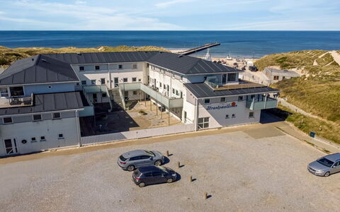 Britta - 100M from the Sea: Legna, Casa, Villetta, Casa, Tetto, Area Rurale, Raccordo, Log Cabin, Edifici Giardino, Latifoglie