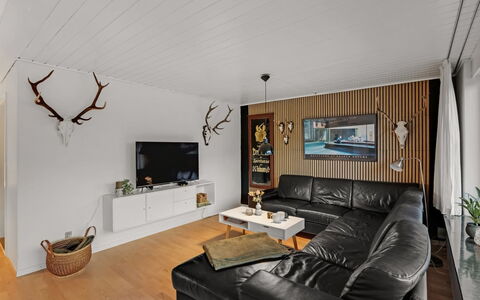 Urho - 500M from the Sea: Interior Design, Parete, Mobilia, Legna, Soffitto, Casa, Soggiorno, Pavimentazione, Illuminazione, Lampada