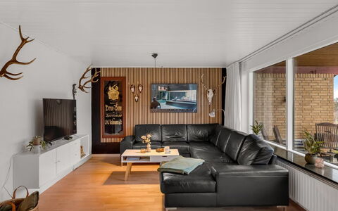 Urho - 500M from the Sea: Interior Design, Parete, Divano, Pavimentazione, Mobilia, Legna, Pavimento, Soffitto, Soggiorno, Casa