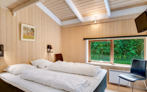Paulette - 450M from the Sea: Camera Da Letto, Legna, Interior Design, Letto, Soffitto, Lenzuolo, Bedding, Pavimentazione, Pavimento, Mobilia