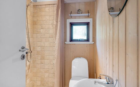 Paulette - 450M from the Sea: Parete, Legna, Pavimentazione, Pavimento, Idraulico Fixture, Interior Design, Soffitto, Camera, Gabinetto, Bagno