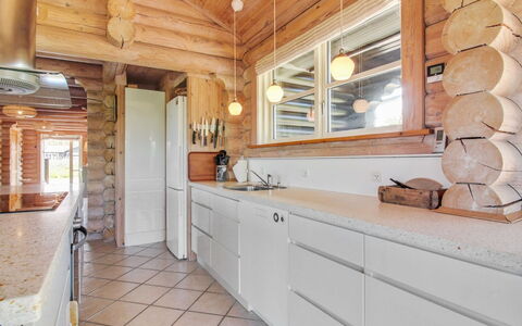 Salmund - 600M from the Sea: Tetto, Casa, Casa, Villetta, Raccordo, Estate, Driveway, Edifici Giardino, Cortile, Capannone