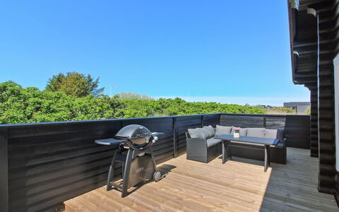 Salmund - 600M from the Sea: Tetto, Casa, Casa, Villetta, Raccordo, Estate, Driveway, Edifici Giardino, Cortile, Capannone