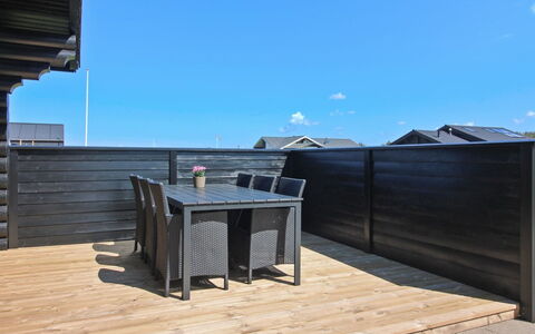 Salmund - 600M from the Sea: Tetto, Casa, Casa, Villetta, Raccordo, Estate, Driveway, Edifici Giardino, Cortile, Capannone