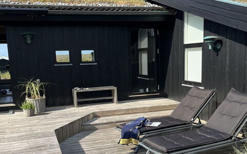 Eelin - 275M from the Sea: Tetto, Casa, Casa, Villetta, Raccordo, Estate, Driveway, Edifici Giardino, Cortile, Capannone