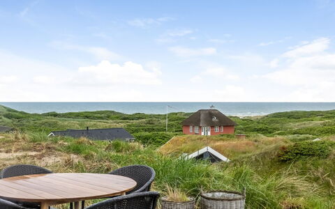 Eelin - 275M from the Sea: Tetto, Casa, Casa, Villetta, Raccordo, Estate, Driveway, Edifici Giardino, Cortile, Capannone