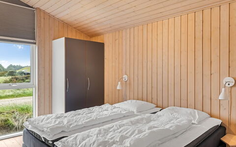 Eelin - 275M from the Sea: Legna, Soffitto, Interior Design, Pavimentazione, Pavimento, Camera Da Letto, Camera, Letto, Color Legno, Latifoglie