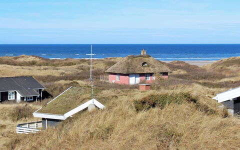 Eelin - 275M from the Sea: Tetto, Casa, Casa, Villetta, Raccordo, Estate, Driveway, Edifici Giardino, Cortile, Capannone