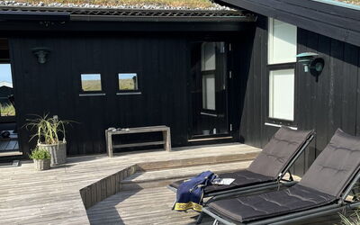 Eelin - 275M from the Sea