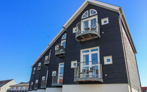 Varnava - 200M from the Sea: Mobilia, Interior Design, Sedia, Pavimentazione, Tavolo, Ricorrere, Pavimento, Soffitto, Camera, Eco Hotel