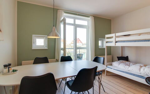 Varnava - 200M from the Sea: Pavimentazione, Idraulico Fixture, Pavimento, Interior Design, Bagno, Gabinetto, Idraulico, Lavello, Mobiletto Del Bagno, Rubinetto